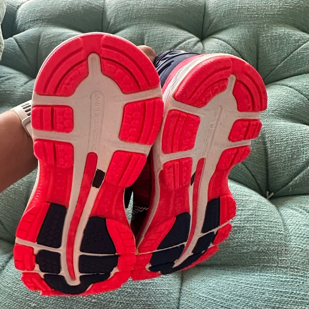 NWT (flawed 🚨) ASICS Women’s NIMBUS 20 Running Shoes - size 7 - Picture 4 of 6